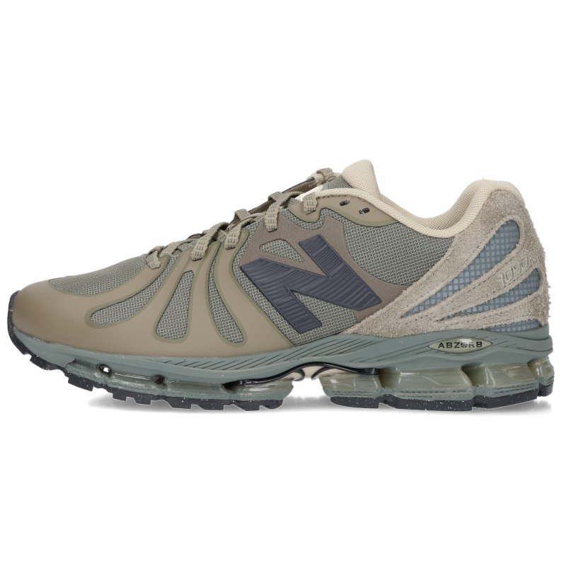NEW BALANCE 素材切り替えローカットスニーカー